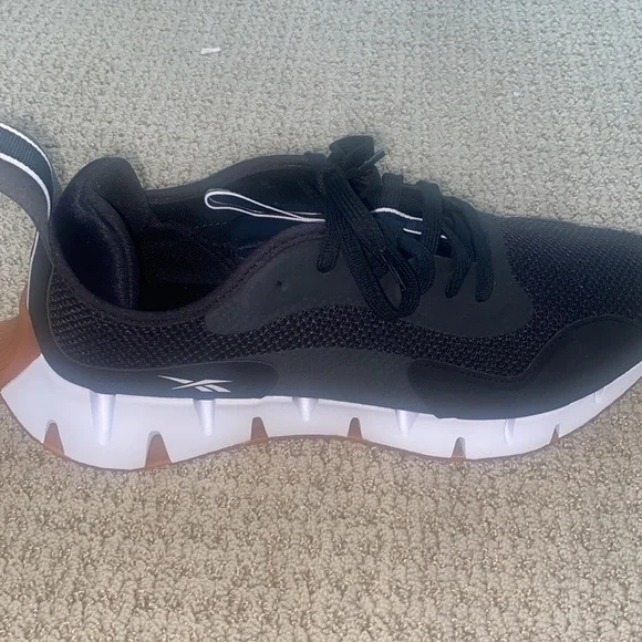 Reebok  Size 11.5 - Picture 3 of 5